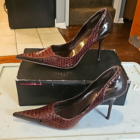 Michael Antonio Designer Shoes, Sz 8.5, Brown Patent Leather, Pointy Toe, 4" Hee - Picture 6 of 12